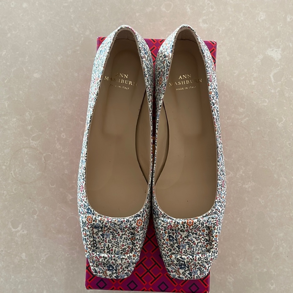 NEW Ann Mashburn Floral Flat 37